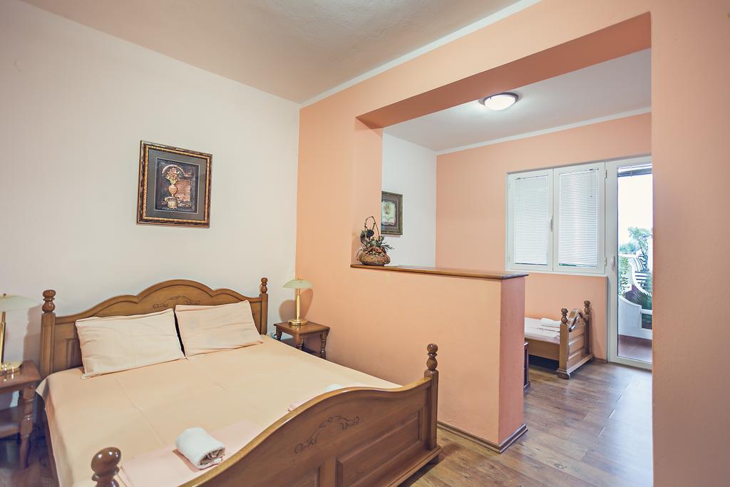 Apartments Atlantis Dobra Voda Rum bild
